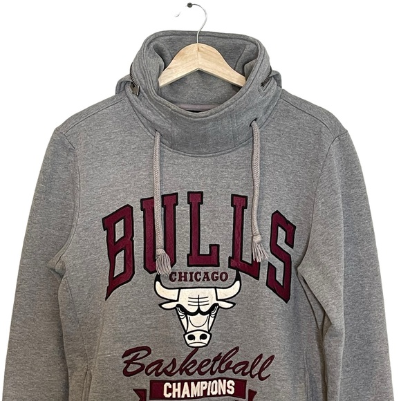 NBA Womens Chicago Bulls Mock Neck Hooded Pullover Sweatshirt Size M Pocket - Picture 3 of 11